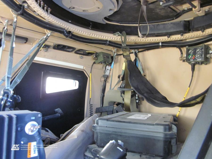 Интерьер Oshkosh M-ATV 2009 года  (фото 375 из 676)
